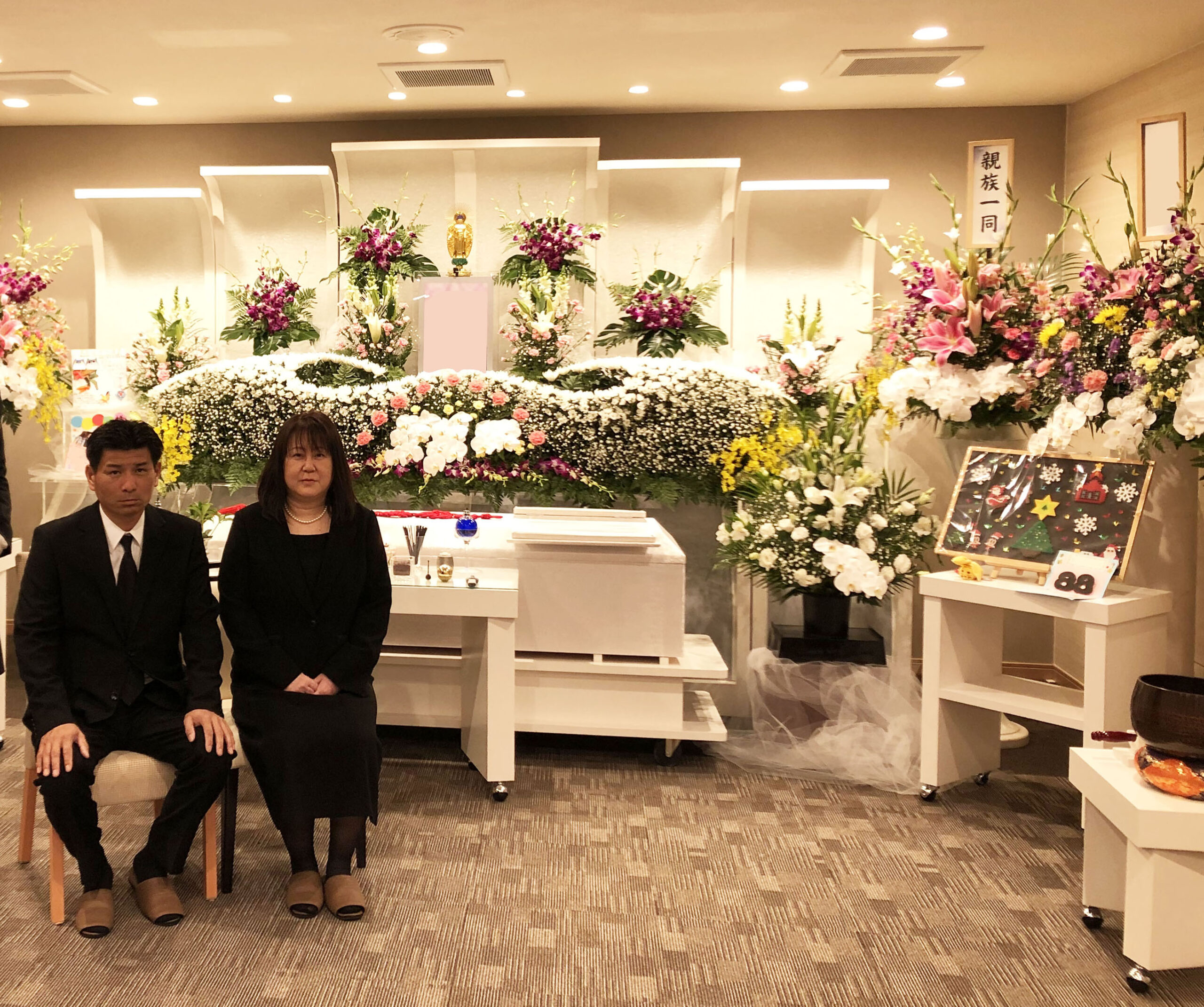 母の大好きなお花に囲まれた、家族葬をお願いしました。