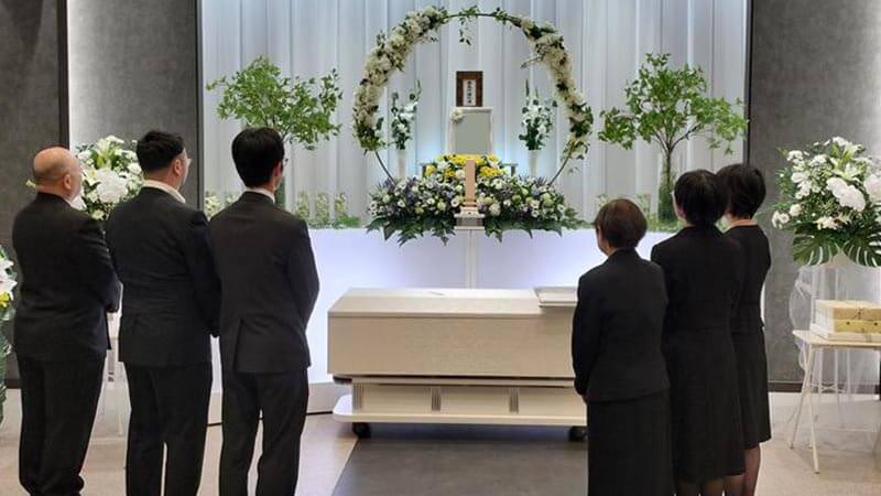 家族、親族による葬儀をとどこおり無く済ます事ができました。